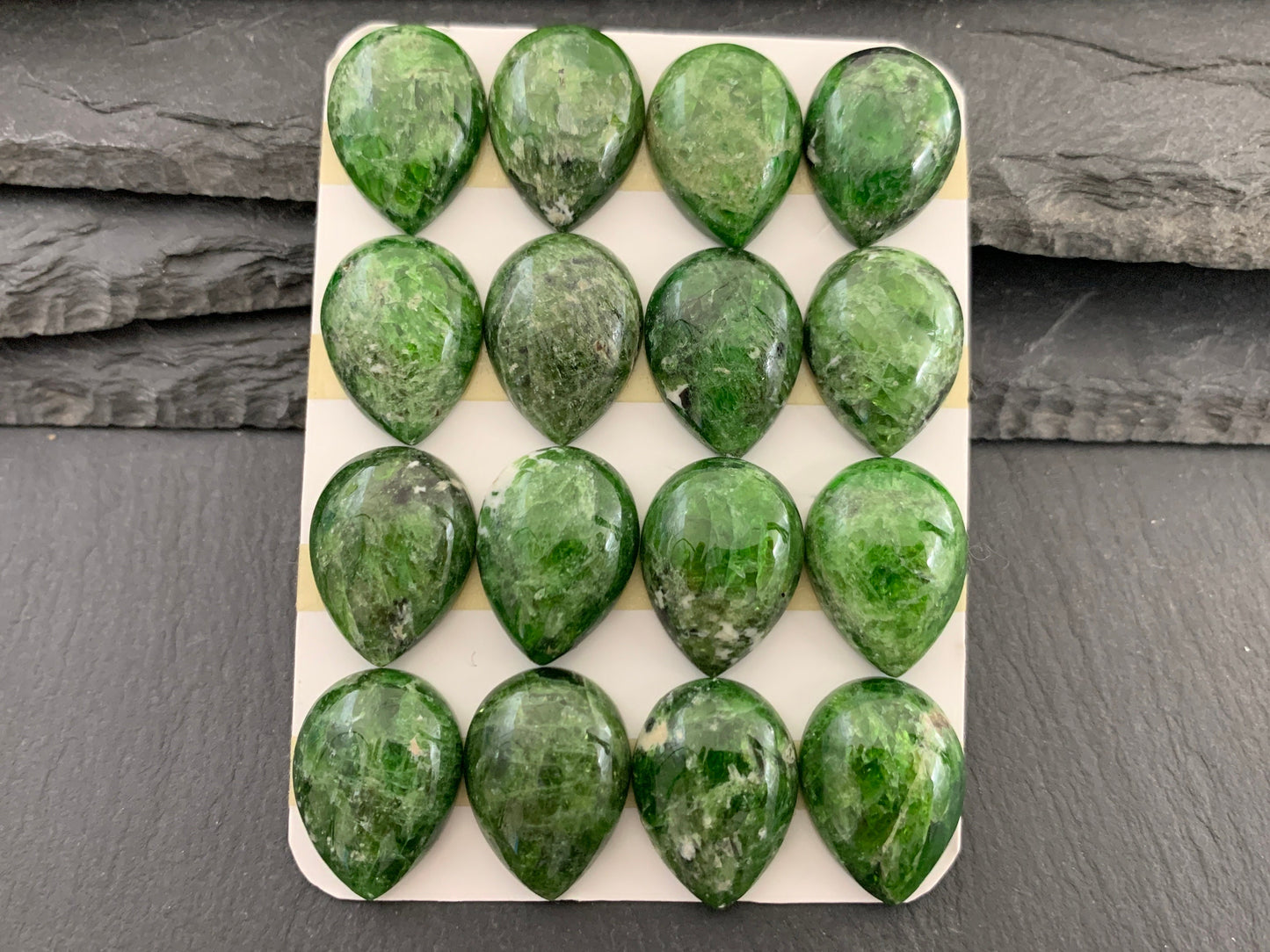 Chrome Diopside pear 15x20mm cabochon - Calibrated cabochons