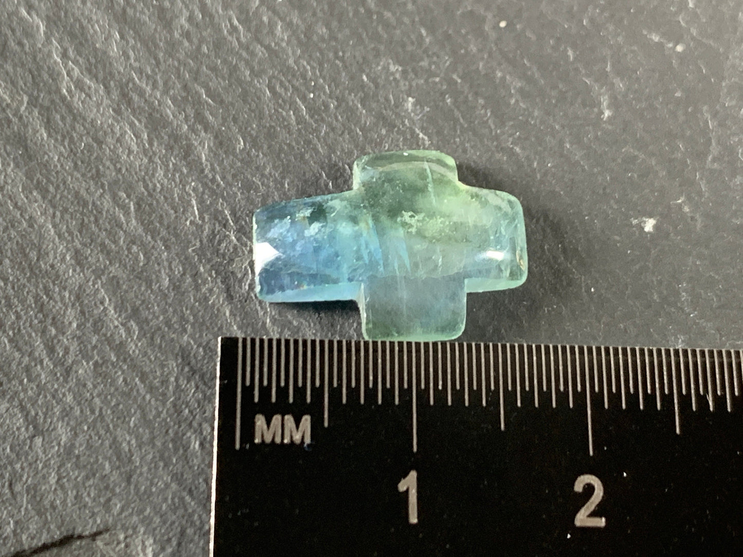 Green Fluorite cross 12x16mm cabochon - Calibrated cabochons