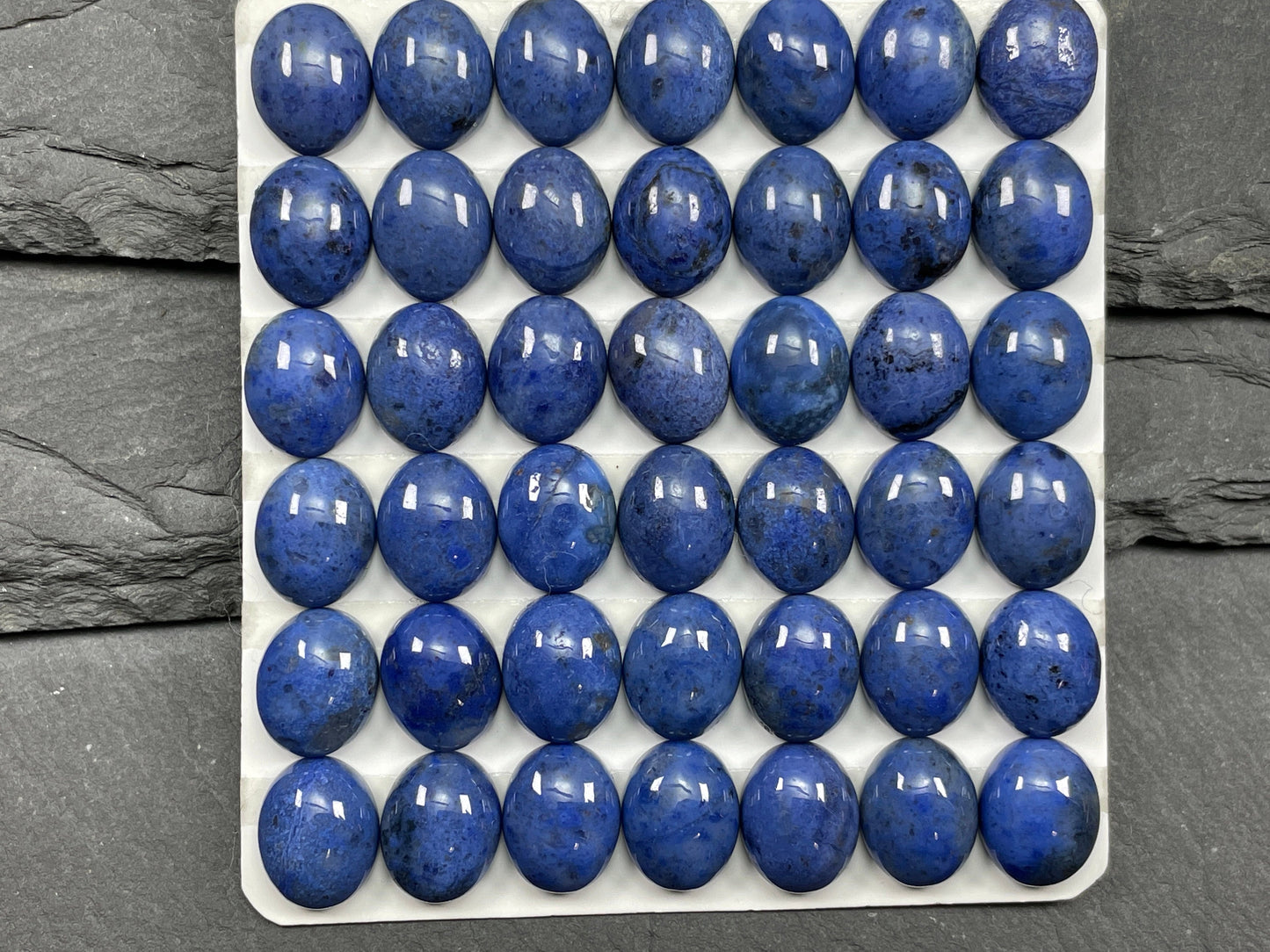 Dumorterite oval 8x10mm cabochon- Calibrated cabochons