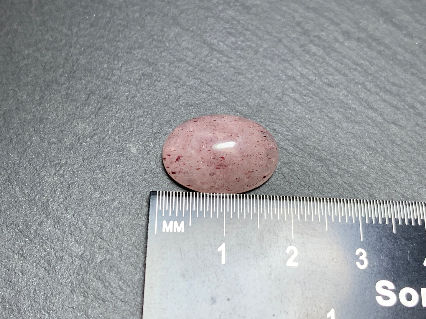 Red Sunstone 13x18mm oval cabochon - Calibrated cabochons