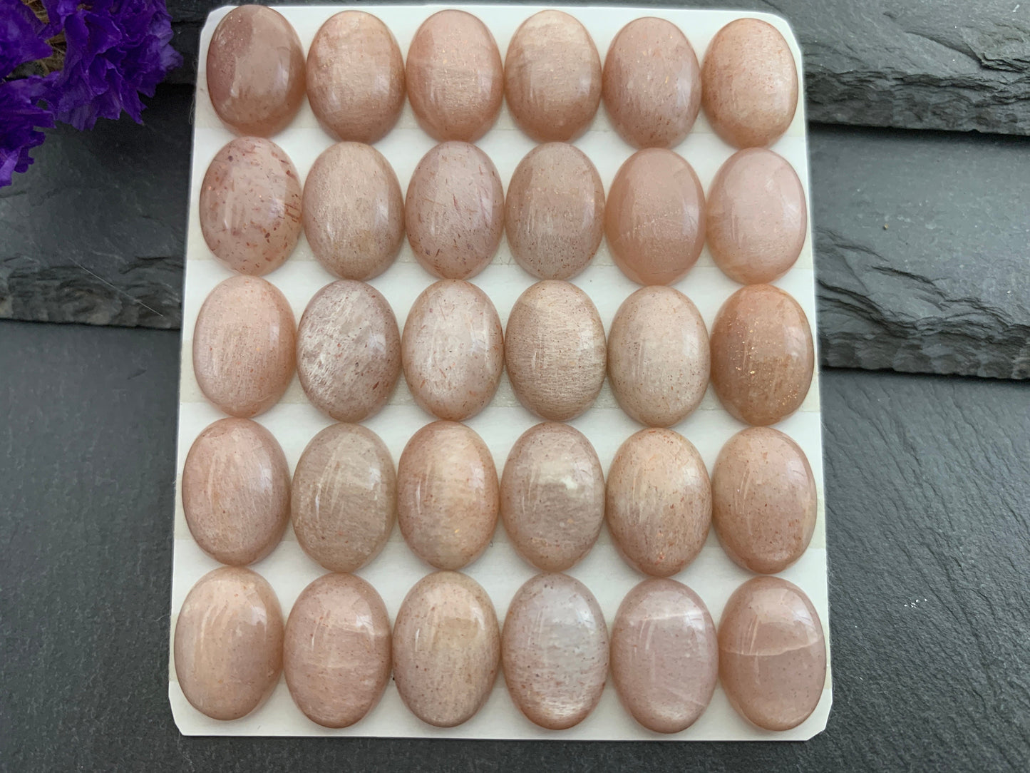 Pink Moonstone oval 10x14mm cabochon - Calibrated cabochons