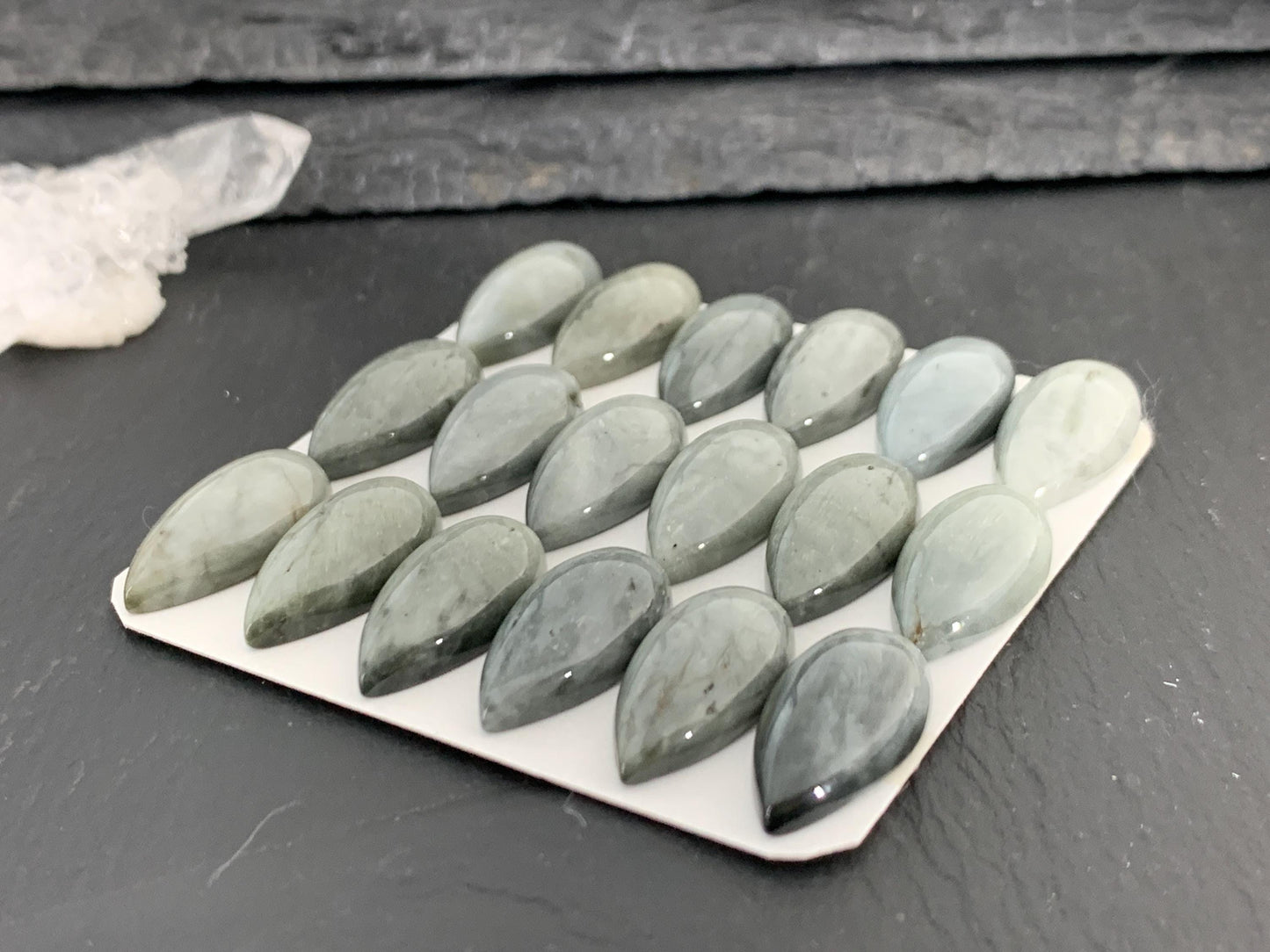 Eagle Eye pear 10x20mm cabochon - Calibrated cabochons