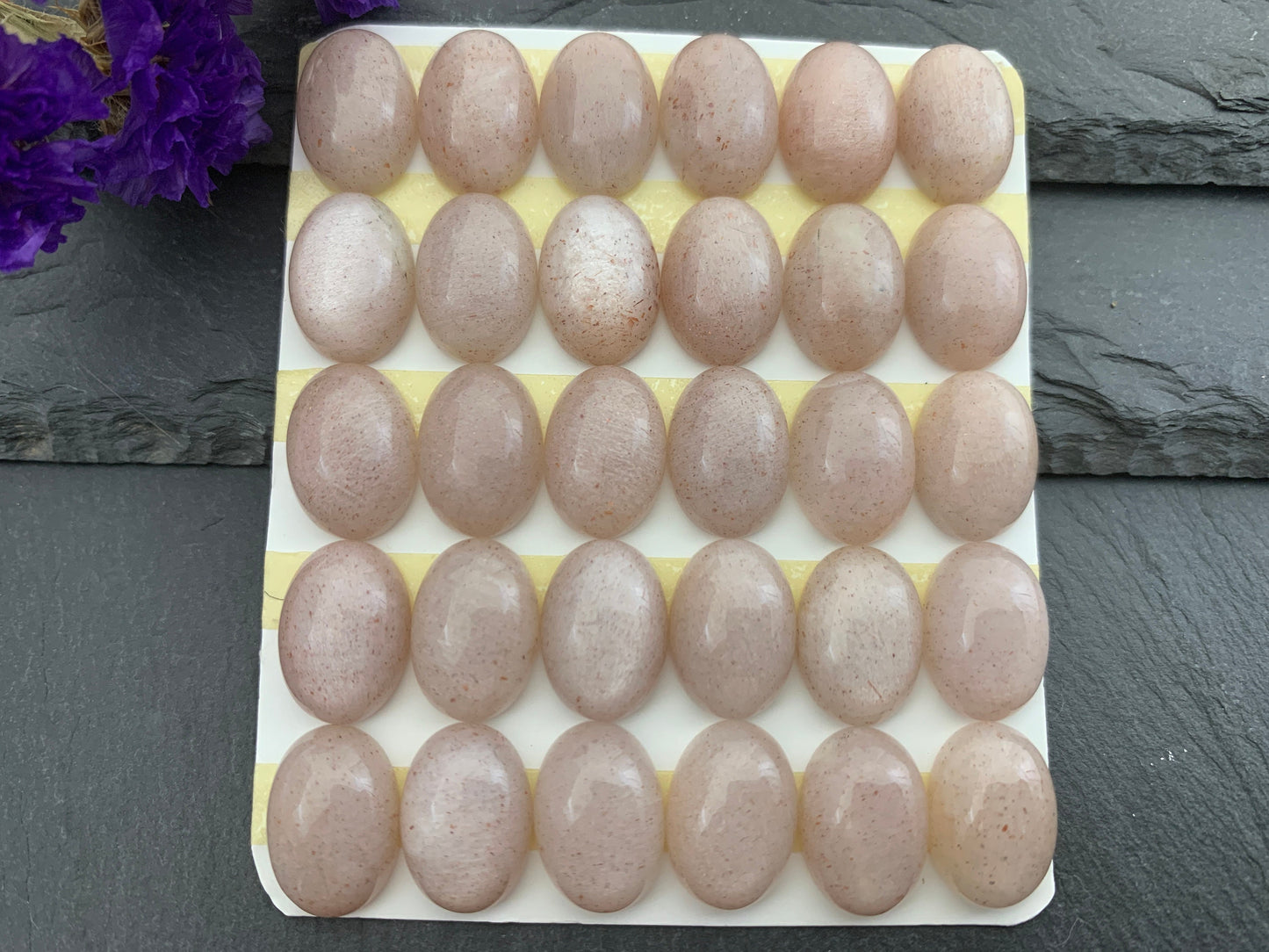 Pink Moonstone oval 10x14mm cabochon - Calibrated cabochons
