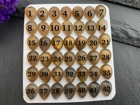 Goldsand Sunstone pear 8x10mm cabochon - Calibrated cabochons