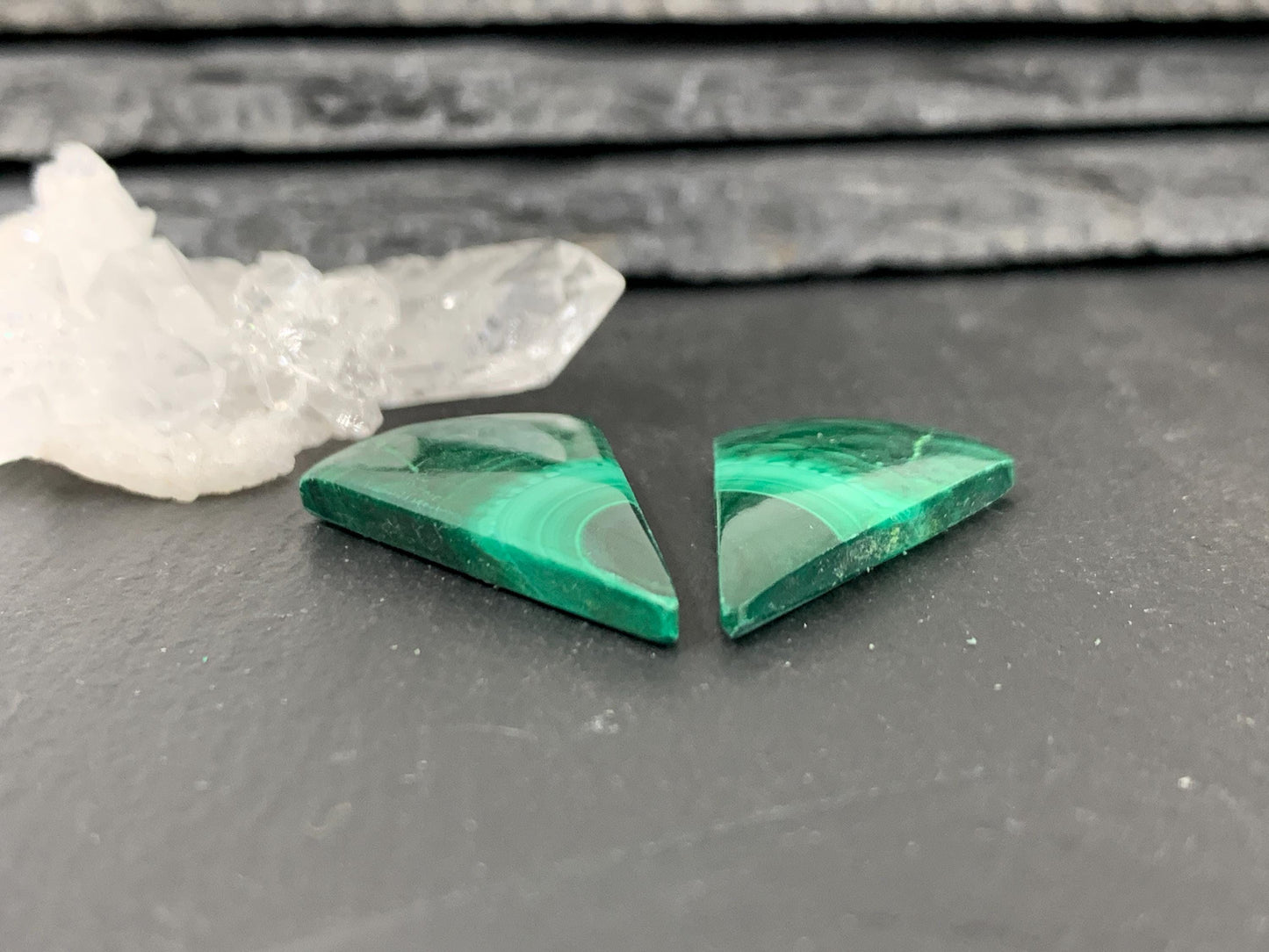Malachite kite 16x28x3mm cabochon pair