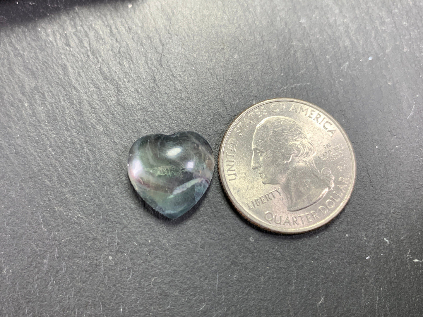 Green Fluorite heart 15mm cabochon - Calibrated cabochons