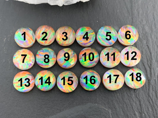 Faceted Aurora Opal round 8mm cabochon - Doublet cabochons