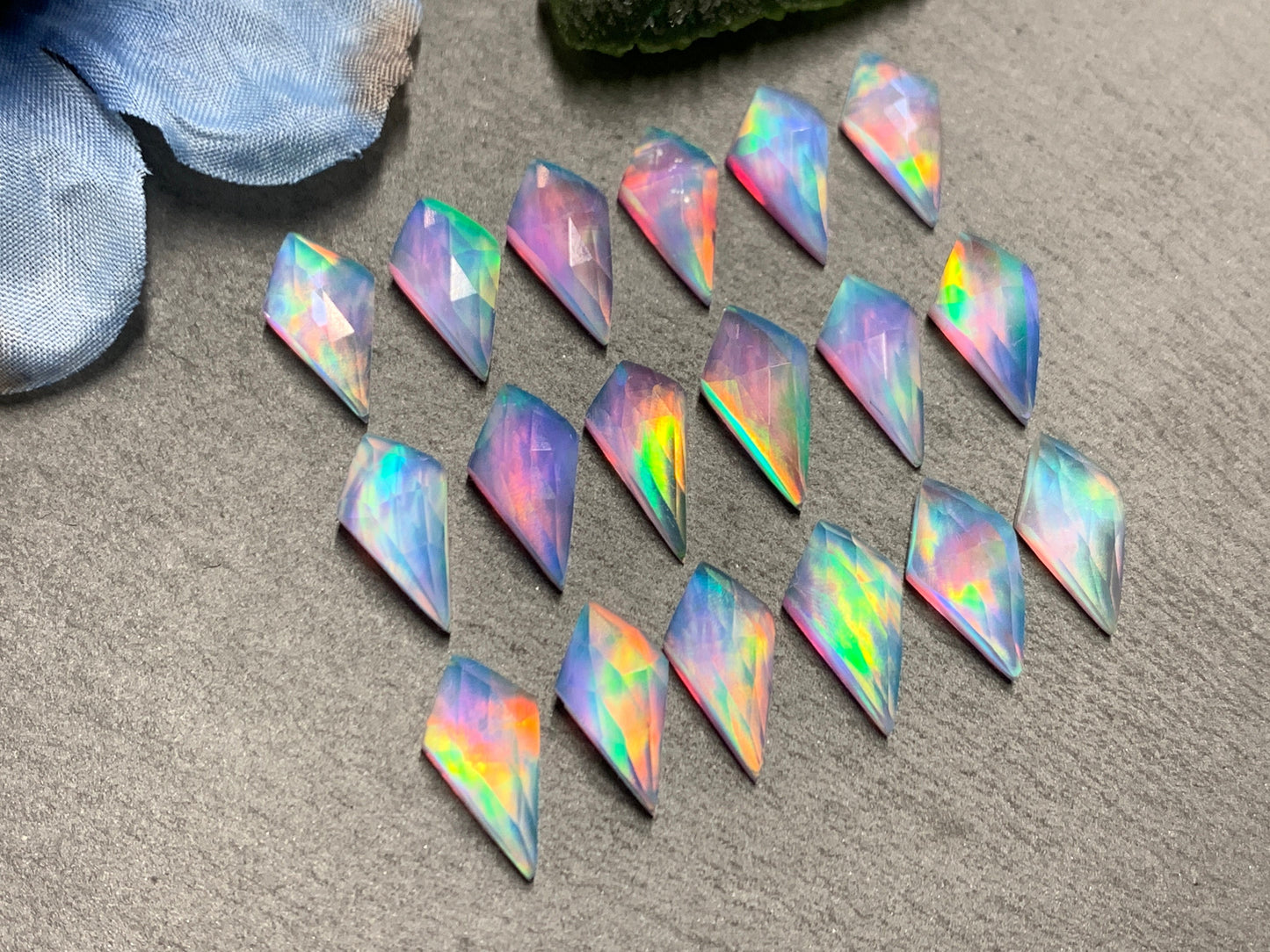 Faceted Aurora Opal kite 8x16mm cabochon - Doublet cabochons