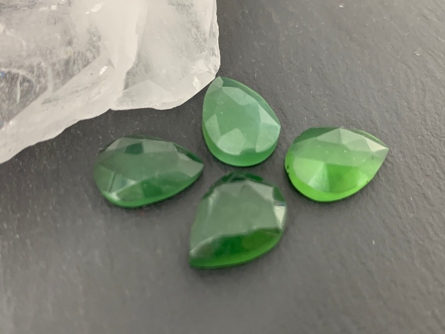 Faceted Serpentine pear 10x14mm Cabochon