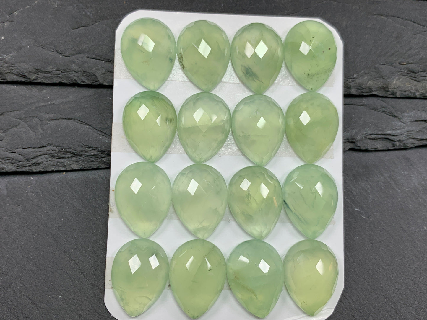 Faceted Prehnite pear 15x20mm cabochon - Calibrated cabochons