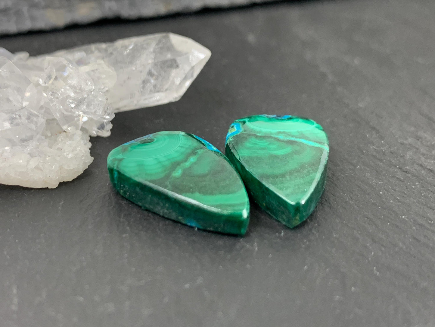 Malachite pear 12x19x5mm cabochon pair
