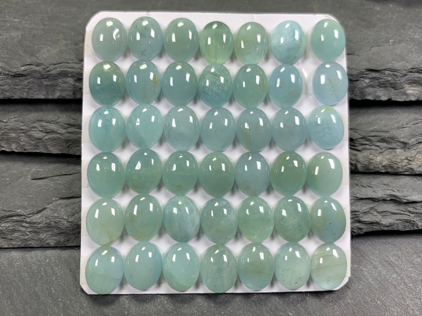 Aquamarine oval cabochon 8x10mm - Calibrated cabochons