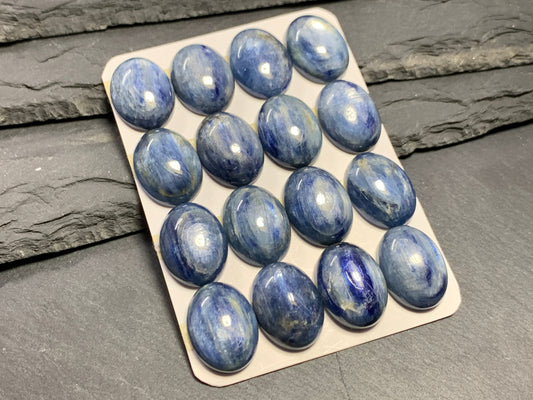 Blue Kyanite oval 15x20mm cabochon - Calibrated cabochons