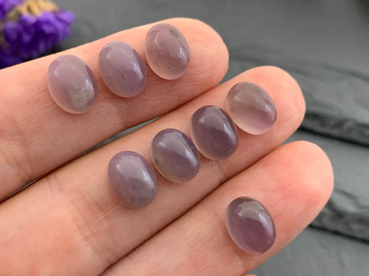 Purple Chalcedony 7x9mm cabochon - Calibrated cabochons