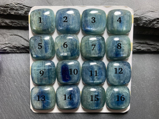 Kyanite Square 18mm cabochon - Calibrated cabochons