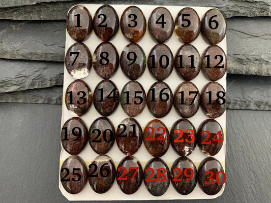 Green Phantom Crystal oval 13x18mm cabochon - Calibrated cabochons