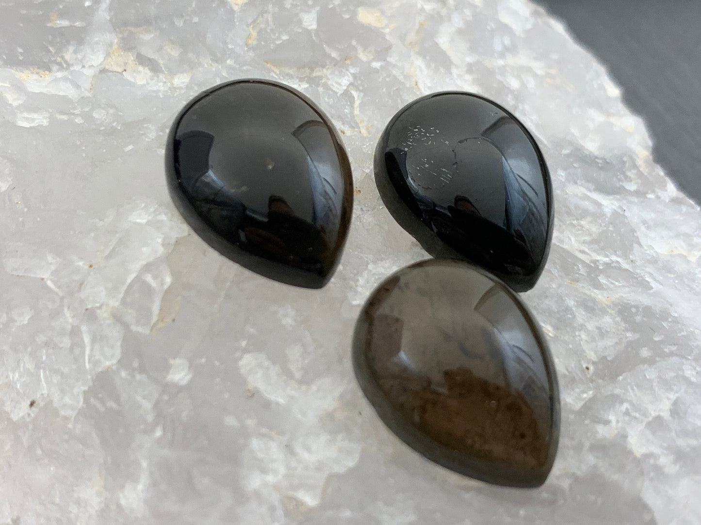 Smokey Green Tourmaline pear 12x16mm cabochon - Calibrated cabochons