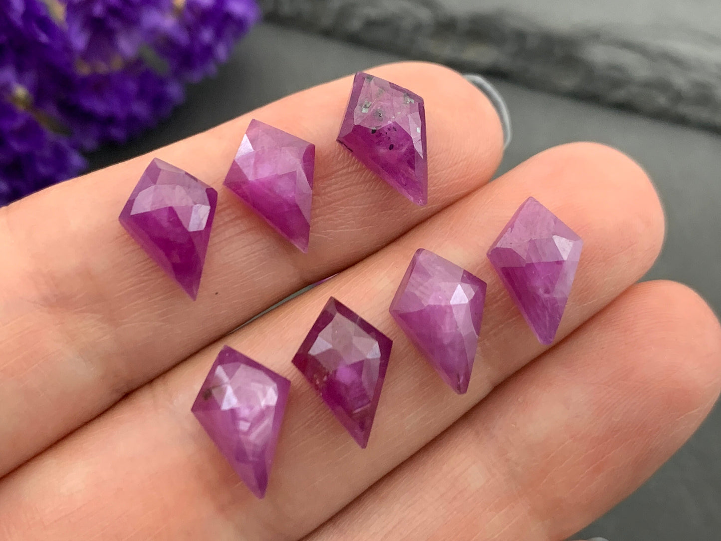 Faceted Silky Star Sapphire kite 8x12mm cabochon