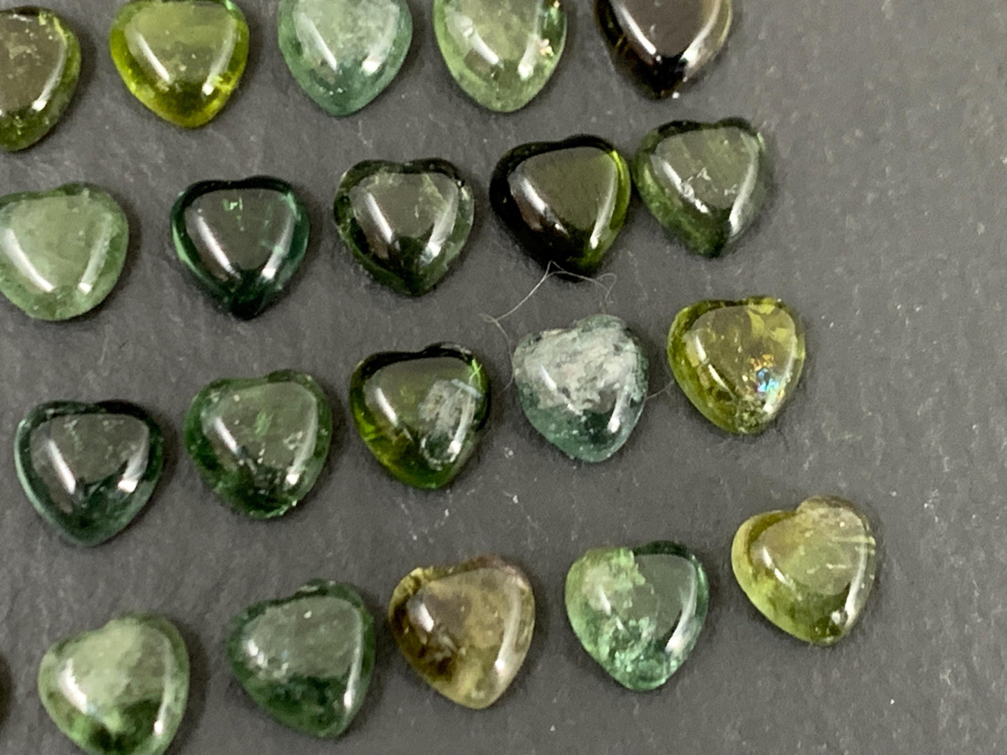 Green Tourmaline heart 5mm cabochon - Calibrated cabochons