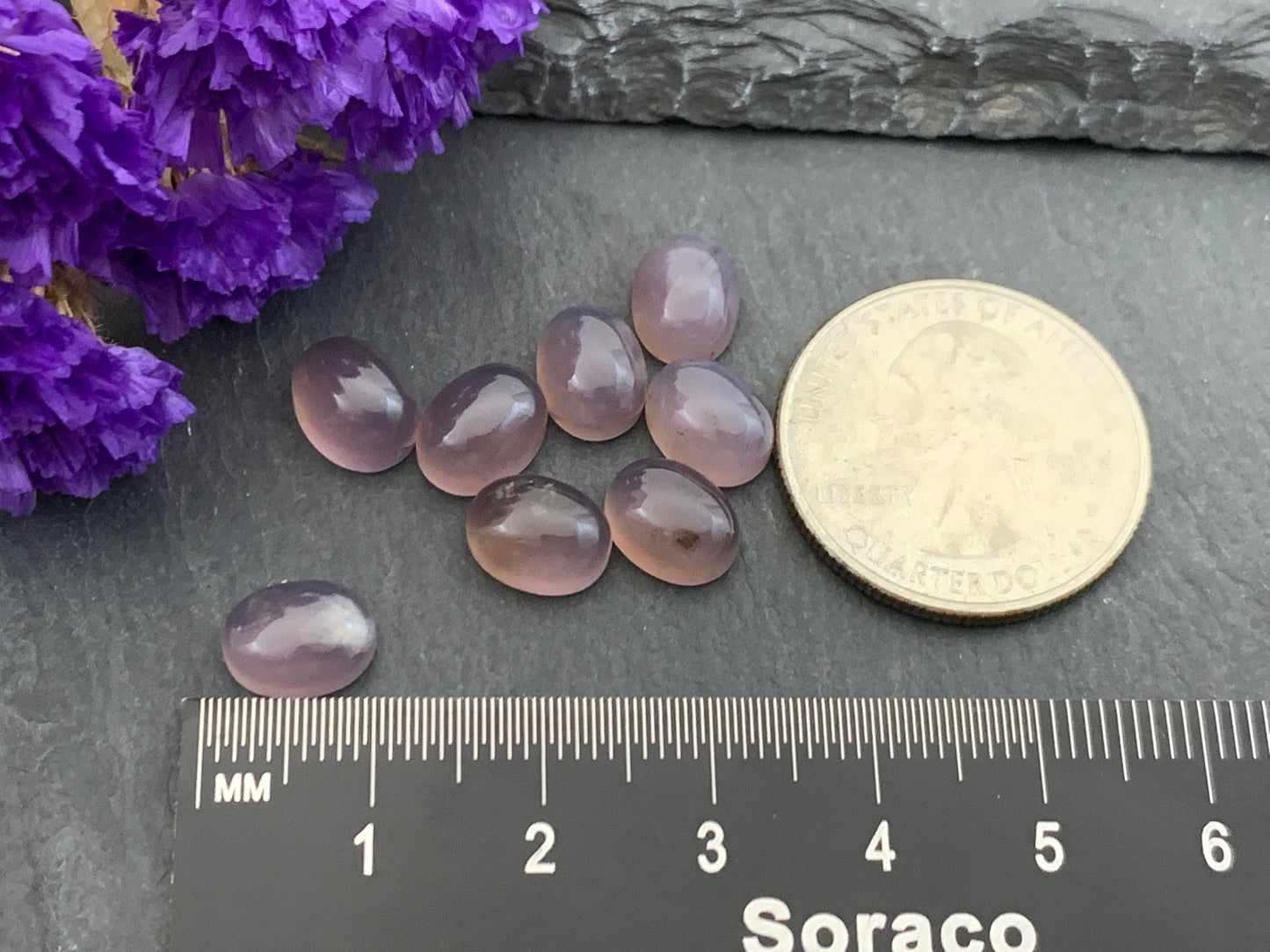 Purple Chalcedony 7x9mm cabochon - Calibrated cabochons