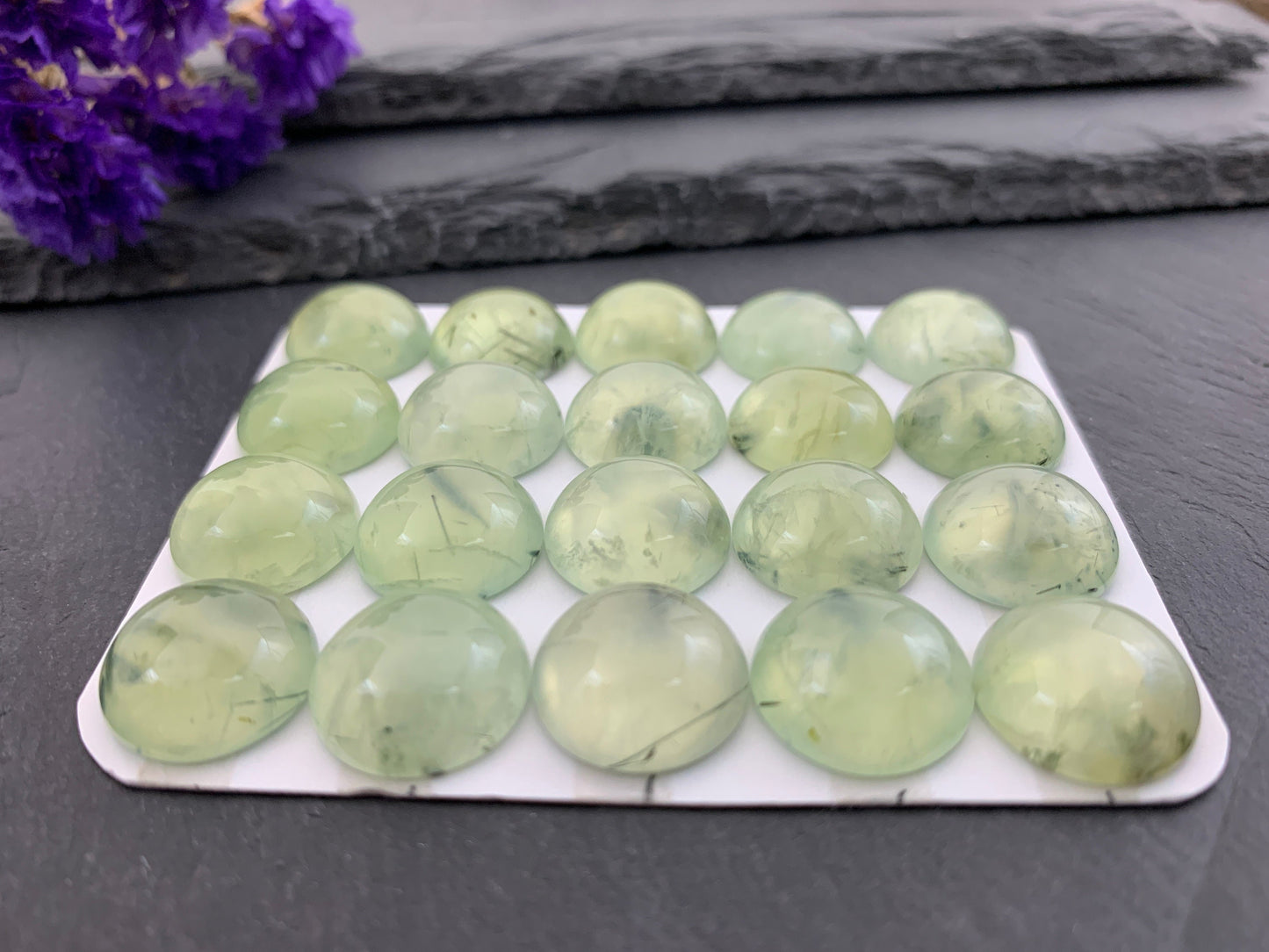 Prehnite round 15mm cabochon - Calibrated cabochons