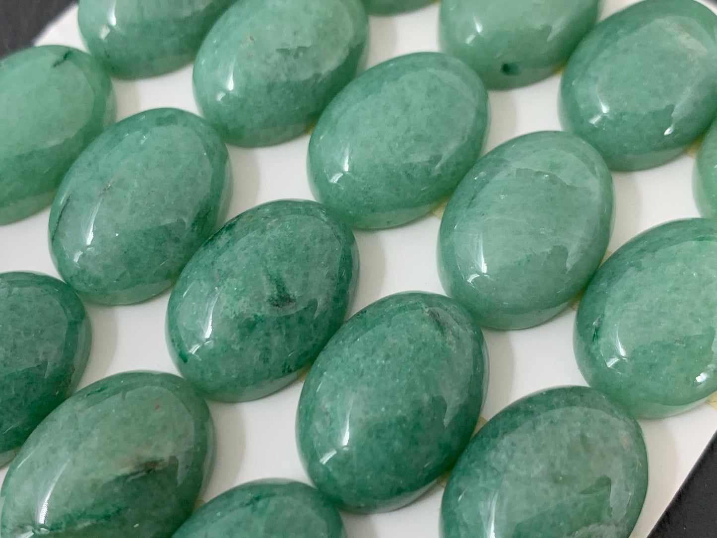Green Aventurine oval 13x18mm cabochon - Calibrated cabochons