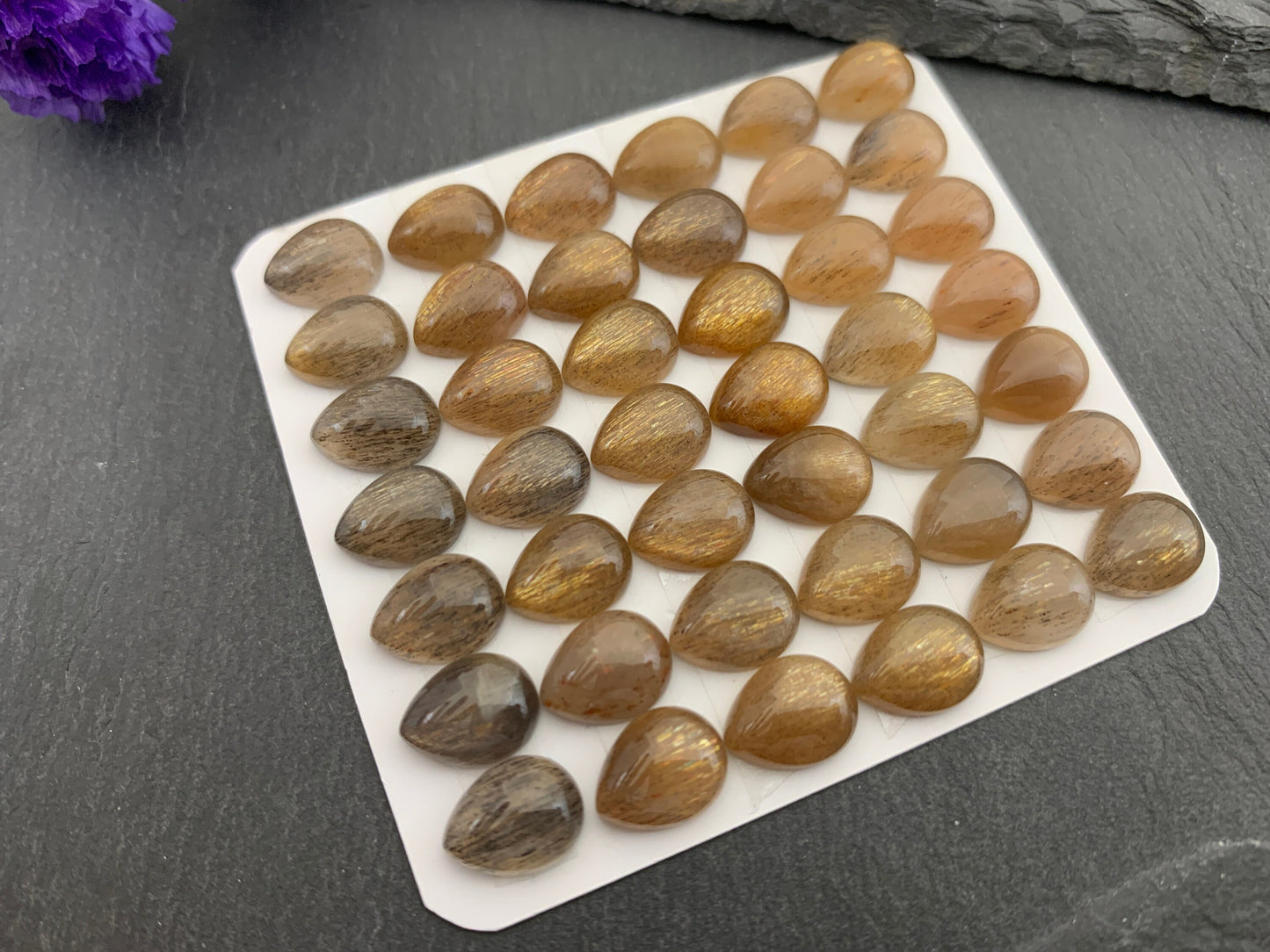 Goldsand Sunstone pear 8x10mm cabochon - Calibrated cabochons