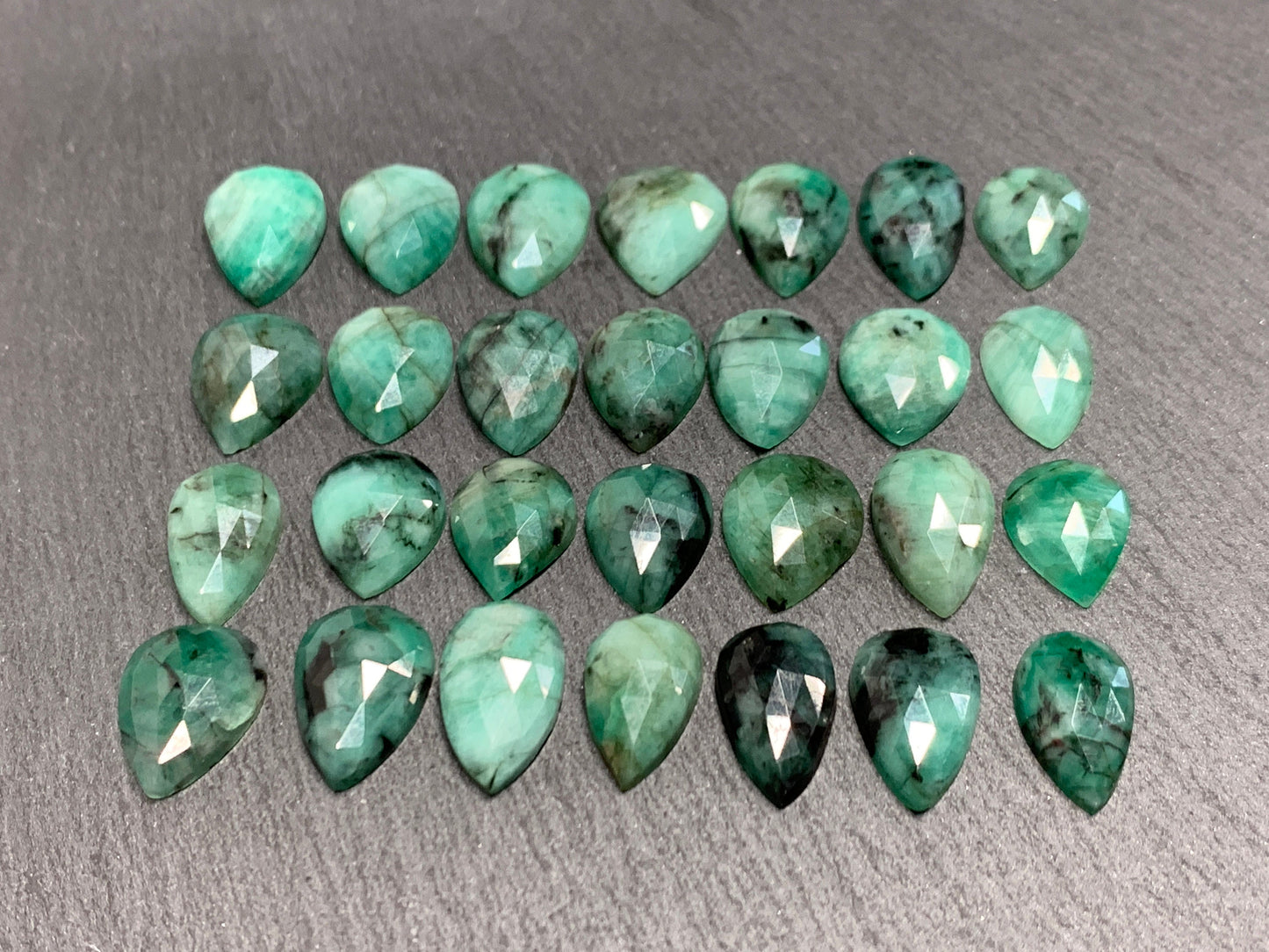 Emerald Faceted pear 12-14mm cabochon
