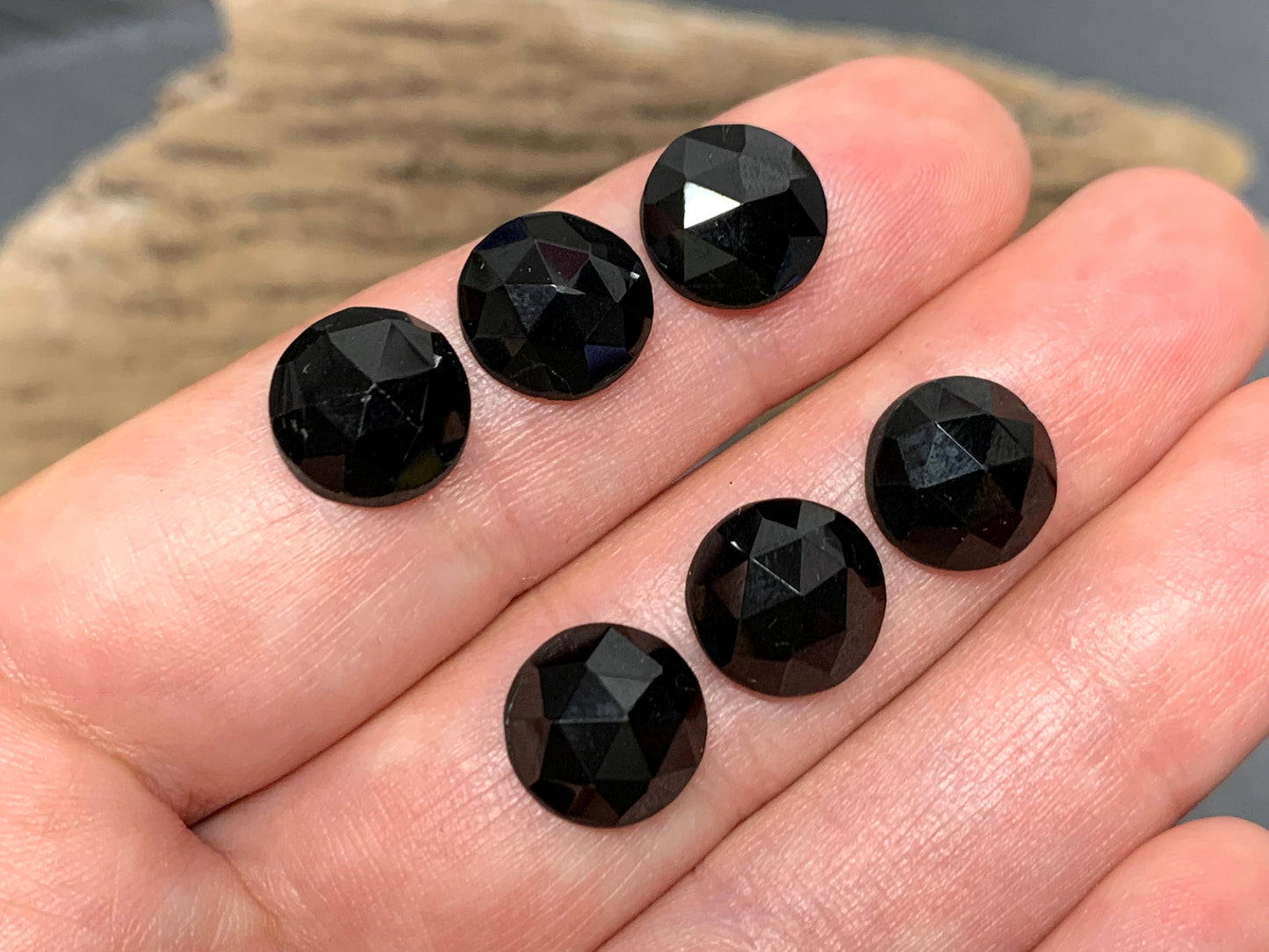 Faceted Black Spinel round 10mm cabochon - Calibrated cabochons