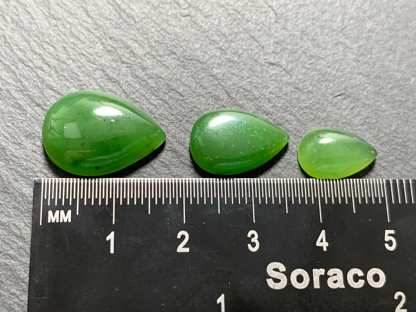 Nephrite pear 15-18mm long Cabochon - Calibrated cabochons