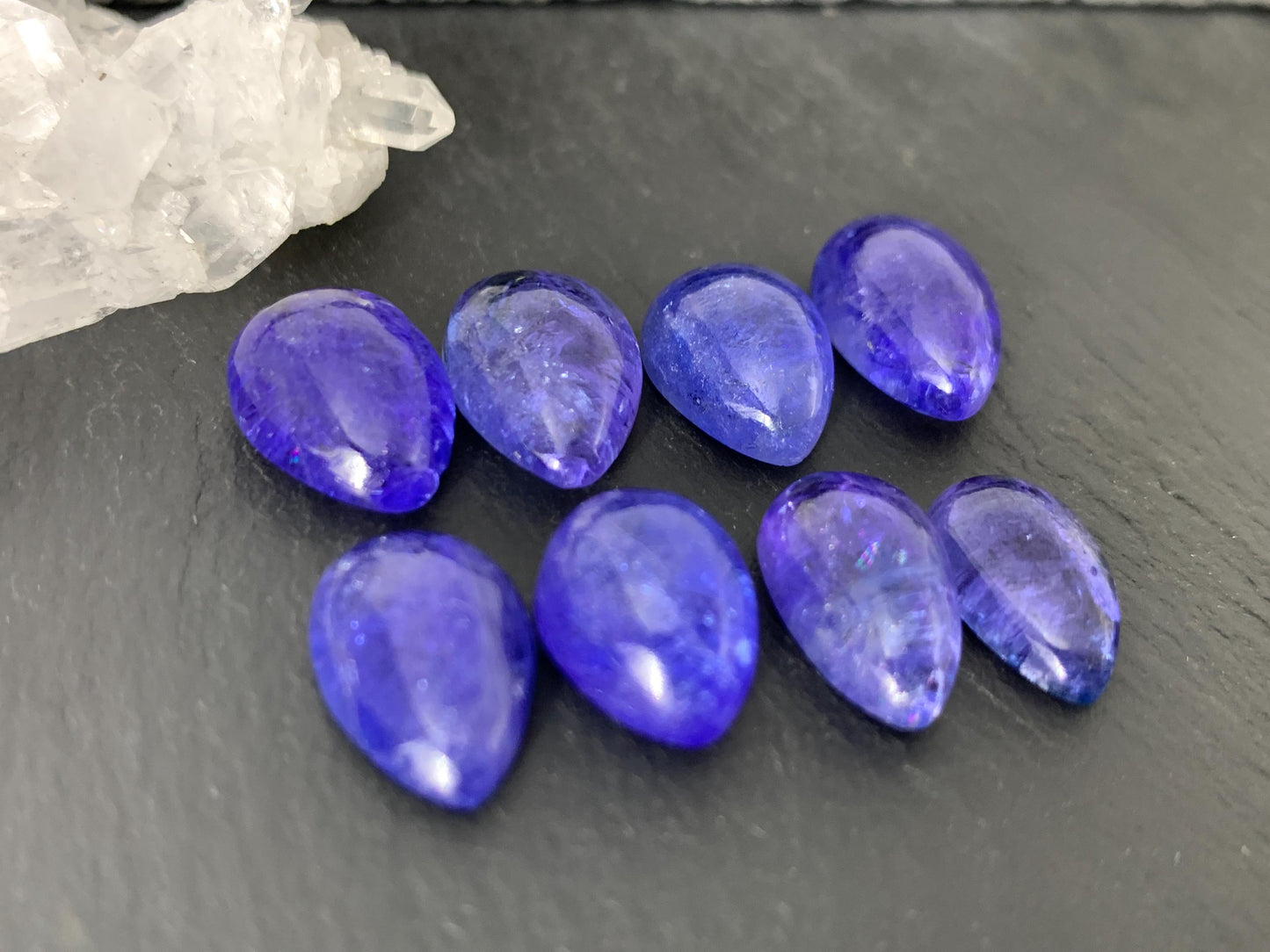 Tanzanite pear 14-17mm long cabochon