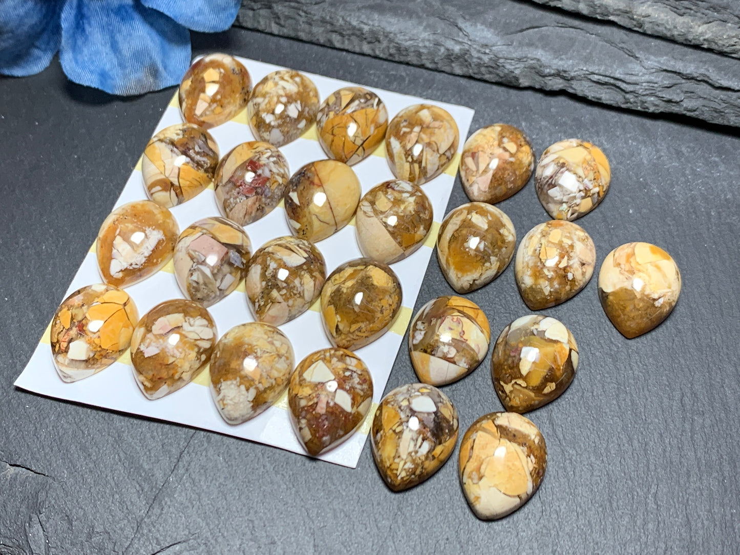 Brecciated Mookaite pear 15x20mm cabochon - Calibrated cabochons