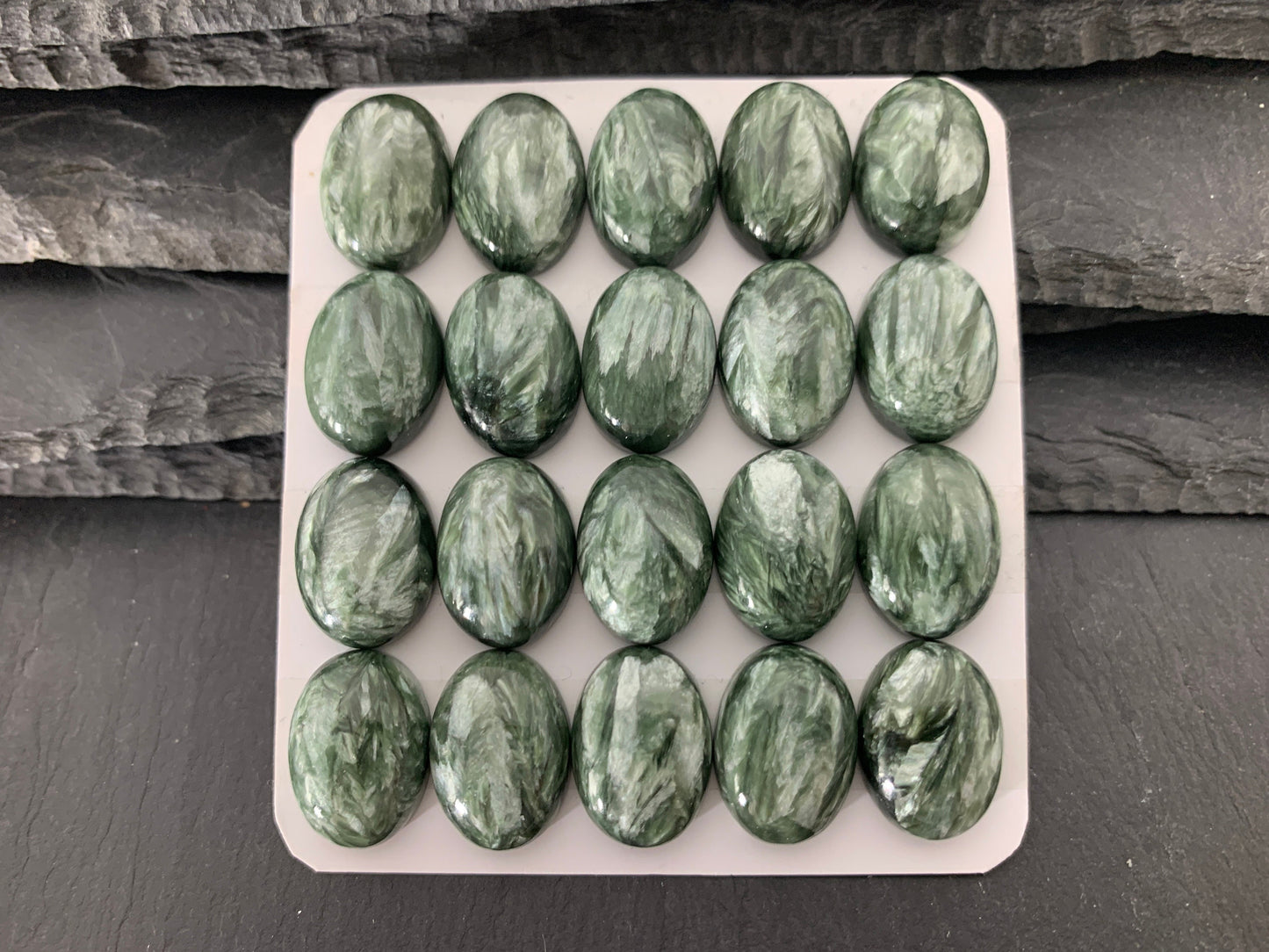 Seraphinite oval 13x18mm cabochon - Calibrated cabochons