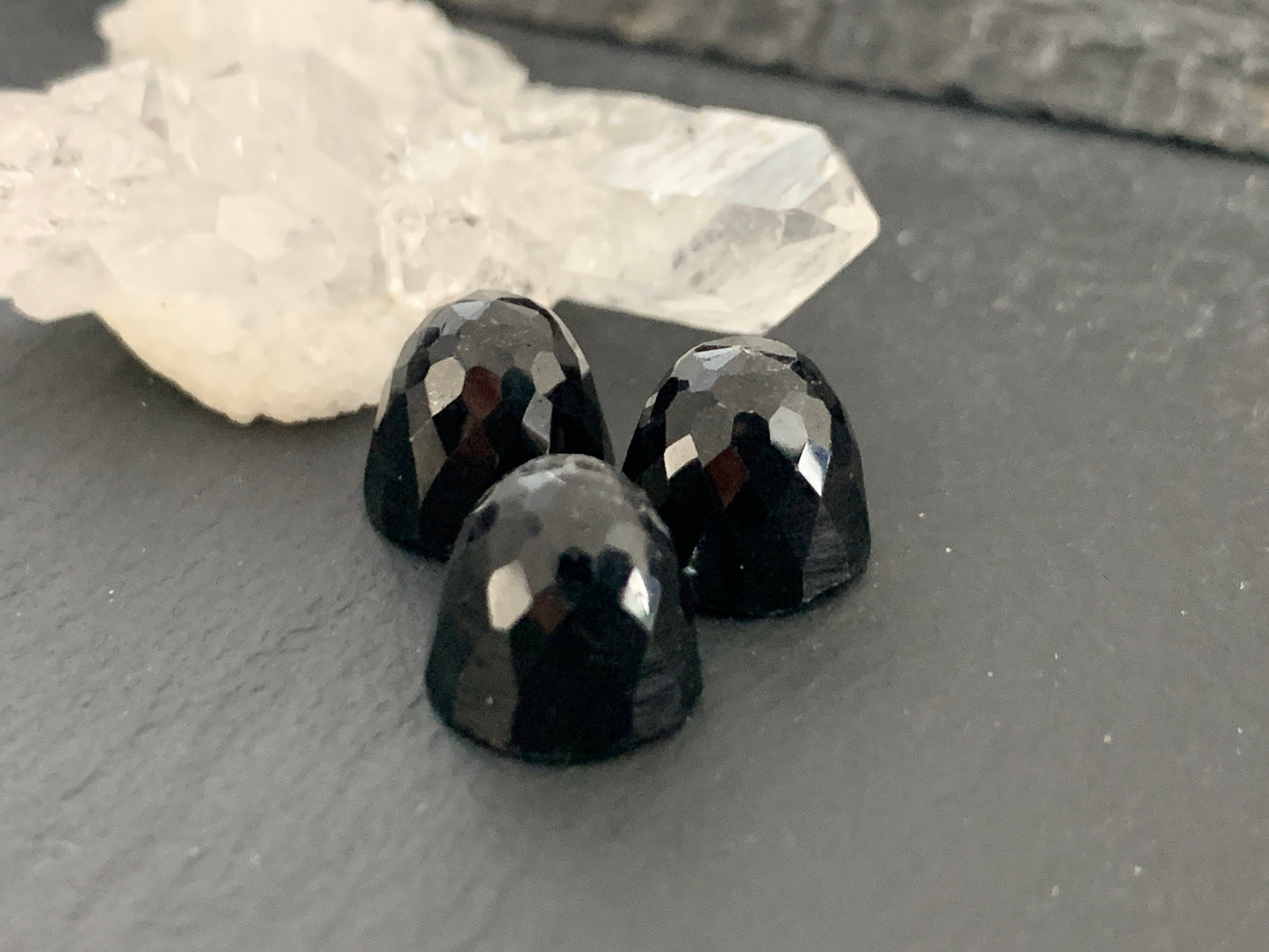 Faceted Hypersthenes bullet dome round 10mm cabochon - Calibrated cabochons