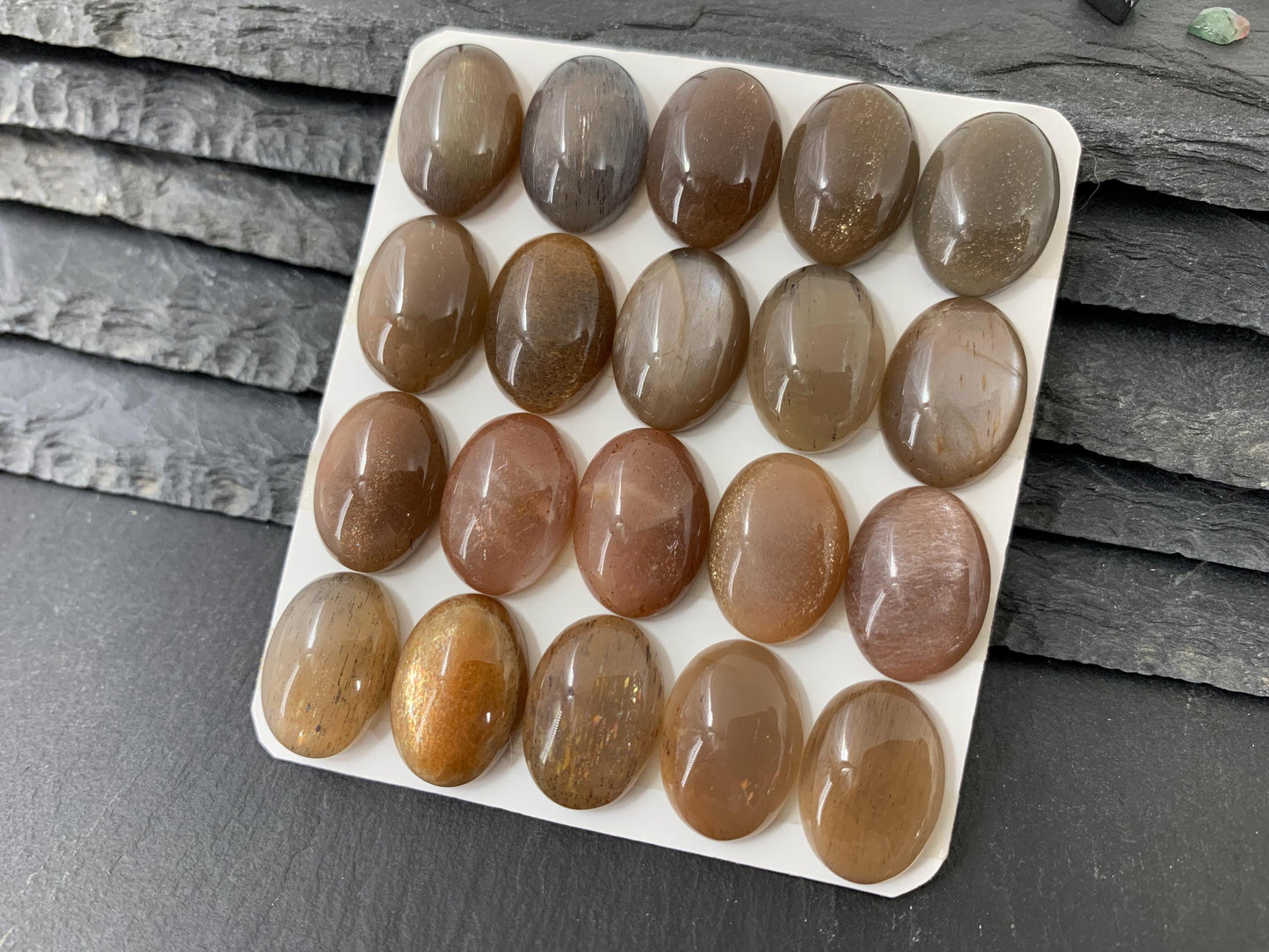 Sunstone oval 13x18mm cabochon - Calibrated cabochons