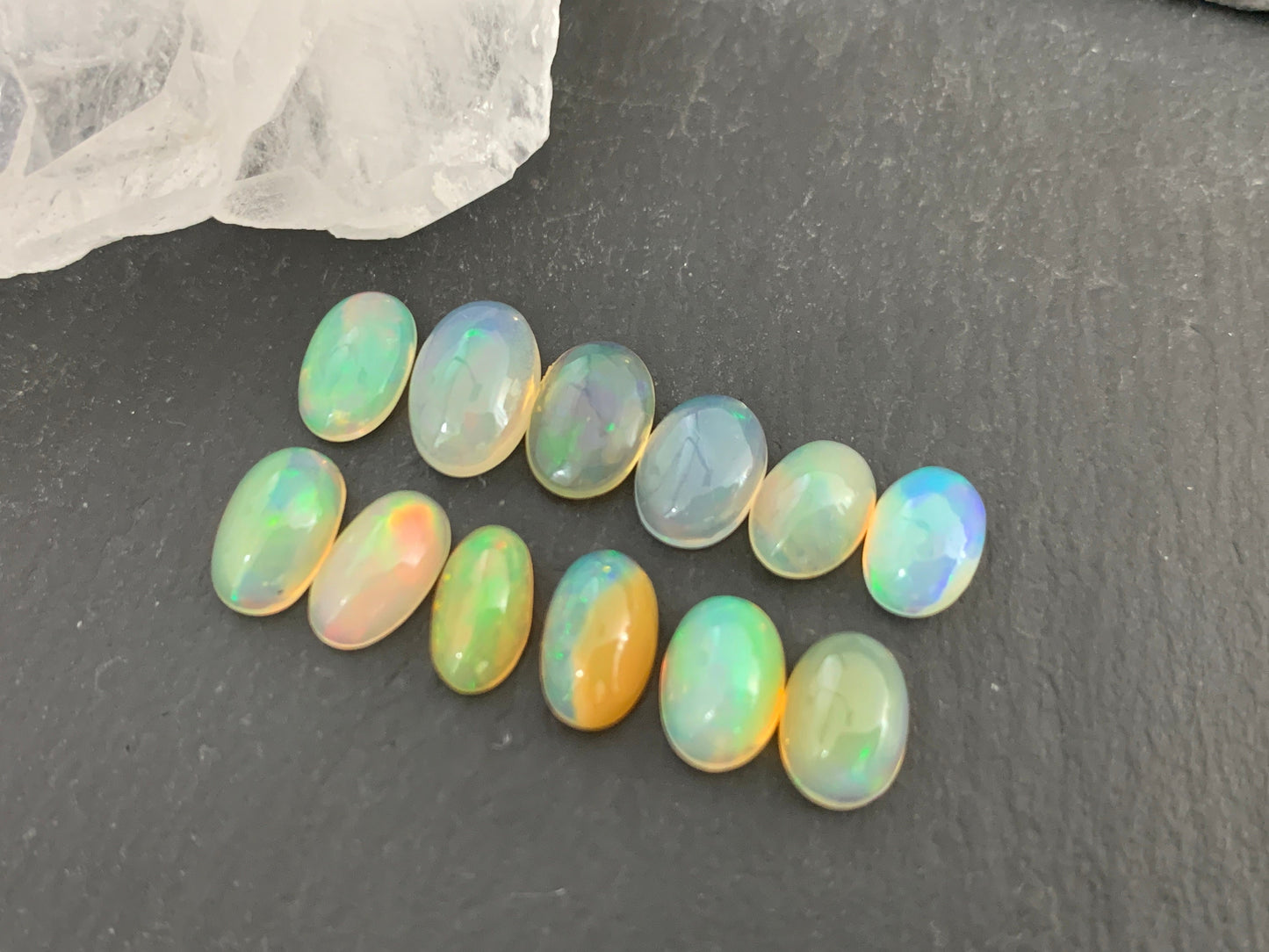 Ethiopian Opal oval 7-9mm cabochon
