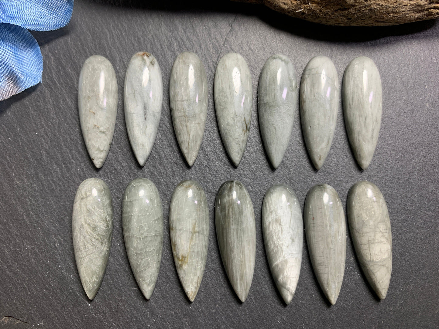 Eagle Eye pear 10x30mm cabochon - Calibrated cabochons