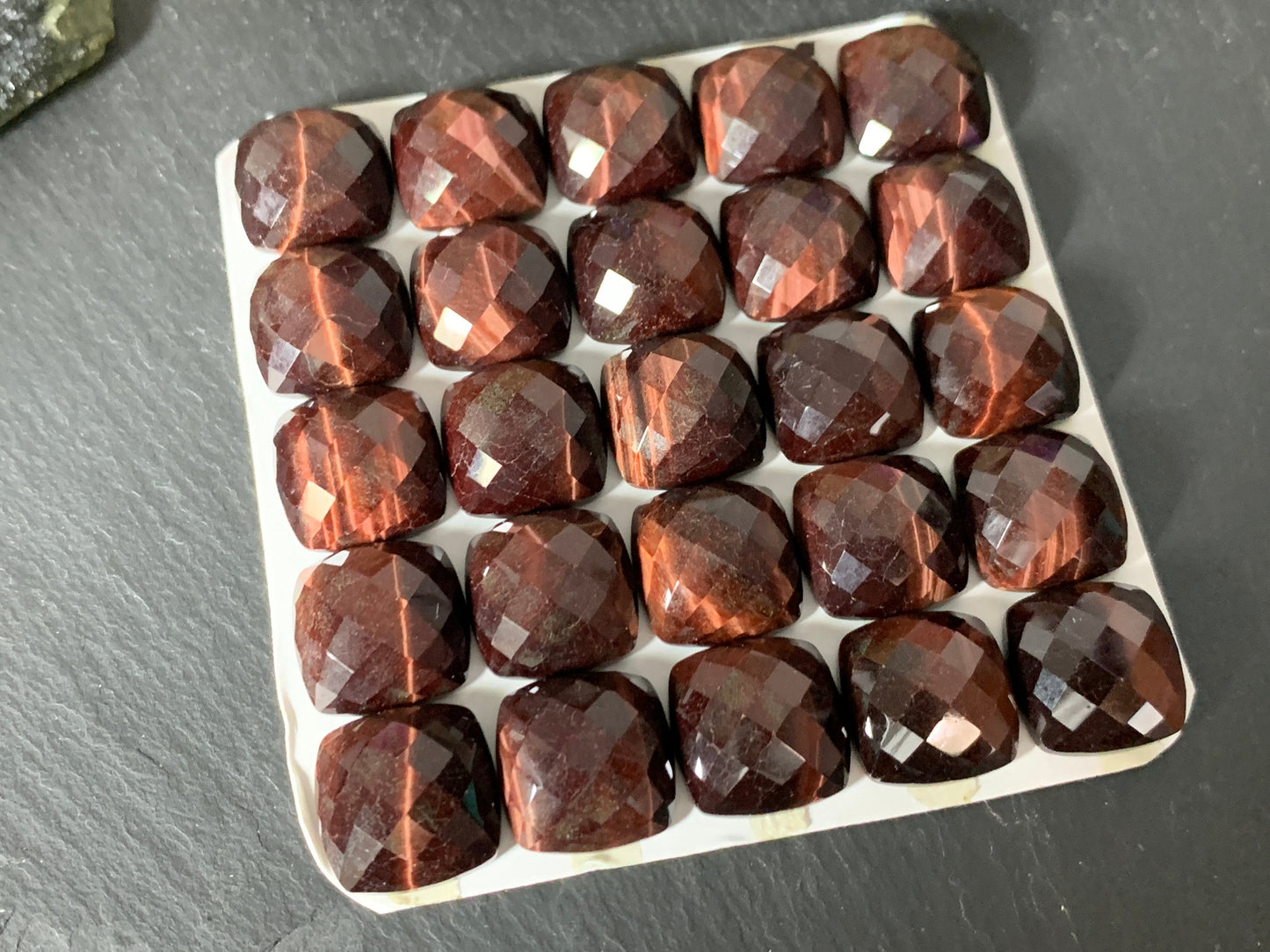 Faceted Red Tiger Eye square cushion 15mm cabochon - Calibrated cabochons