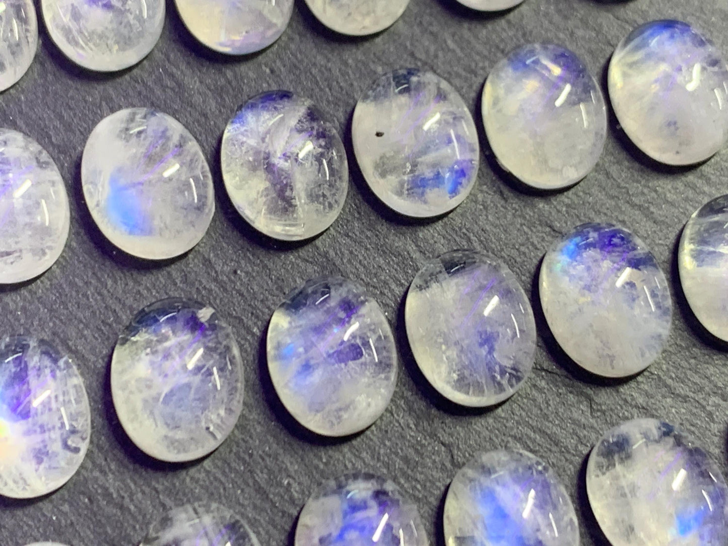 Rainbow Moonstone oval 8x10mm cabochon - Calibrated cabochons
