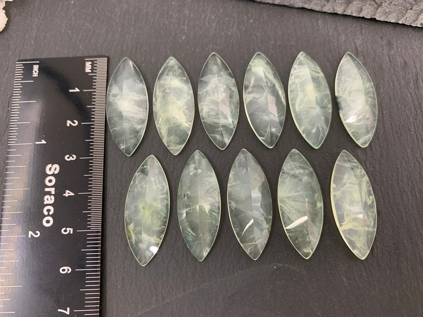 Faceted Prehnite marquise 12x30mm cabochon - Calibrated cabochons