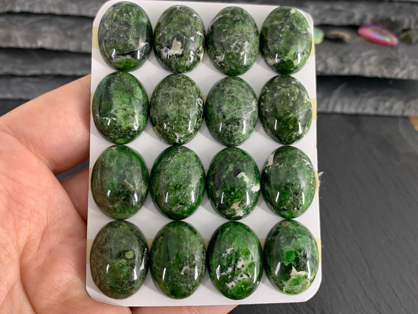 Chrome Diopside oval 15x20mm cabochon - Calibrated cabochons