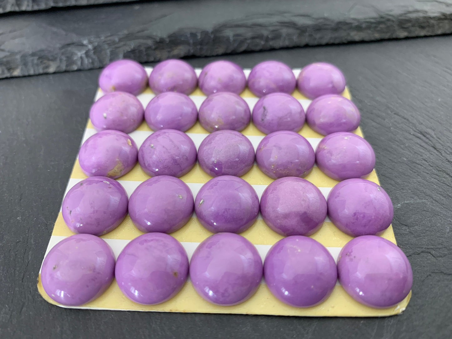 Phosphosiderite round 15mm cabochon - Calibrated cabochons