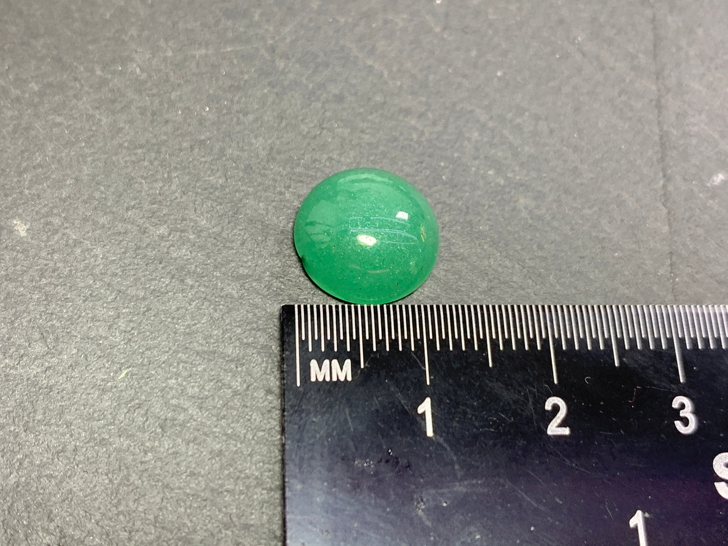 Green Aventurine round 12mm cabochon - Calibrated cabochons