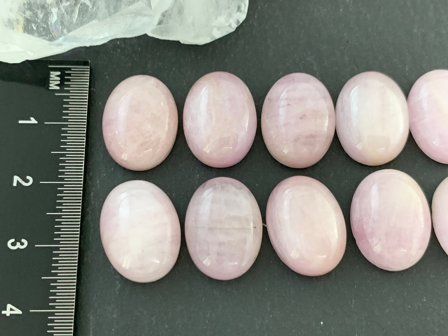 Kunzite oval 12x16mm cabochon - Calibrated Cabochons