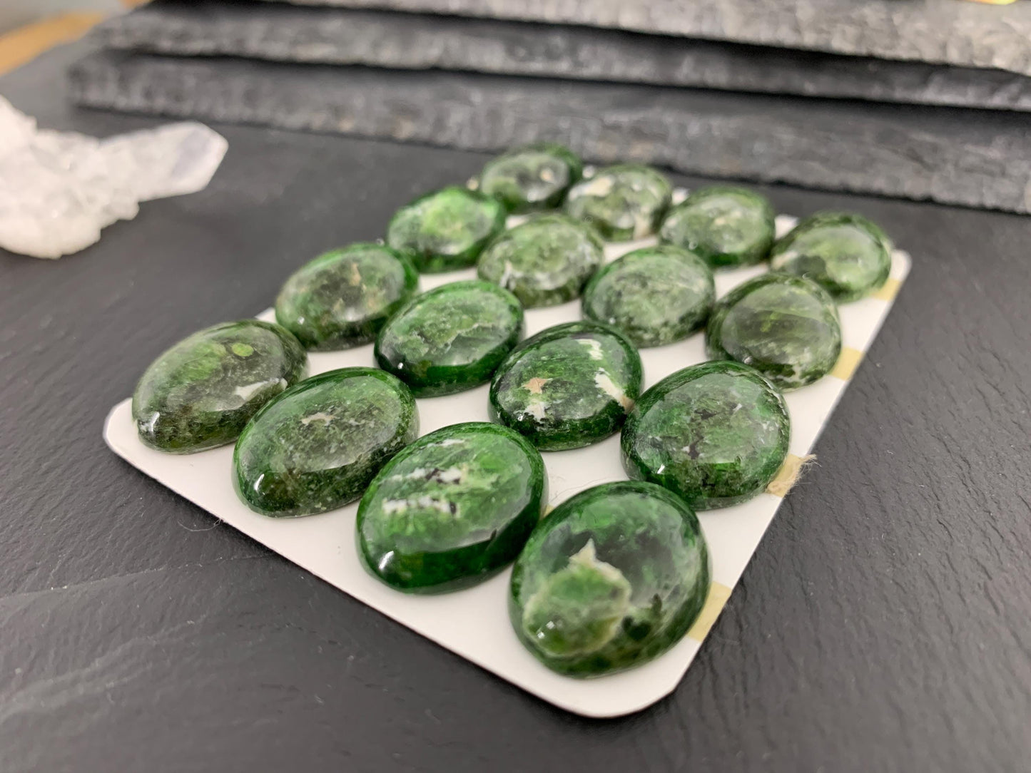 Chrome Diopside oval 15x20mm cabochon - Calibrated cabochons
