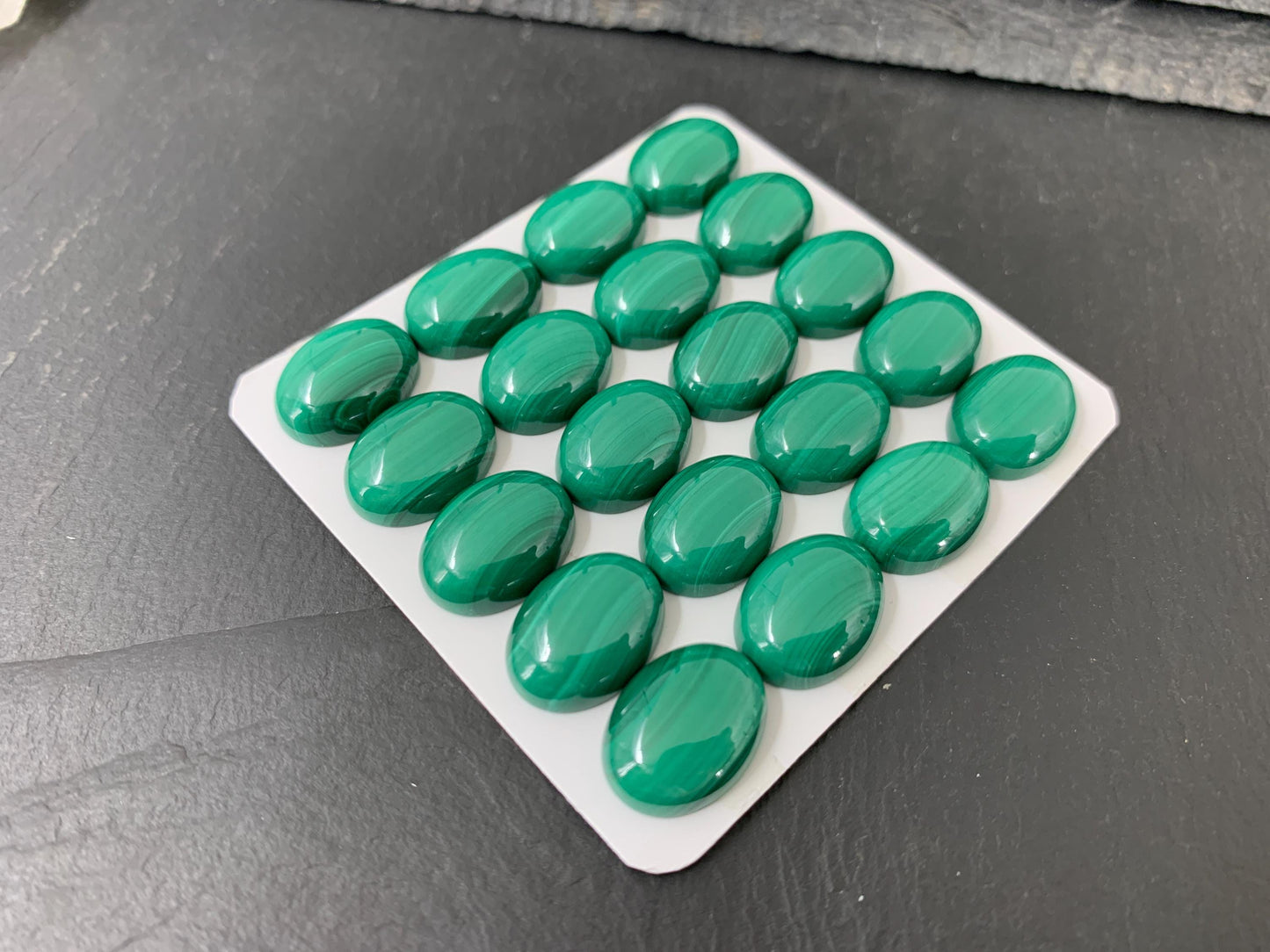 Malachite oval 12x16mm cabochon - Calibrated cabochons