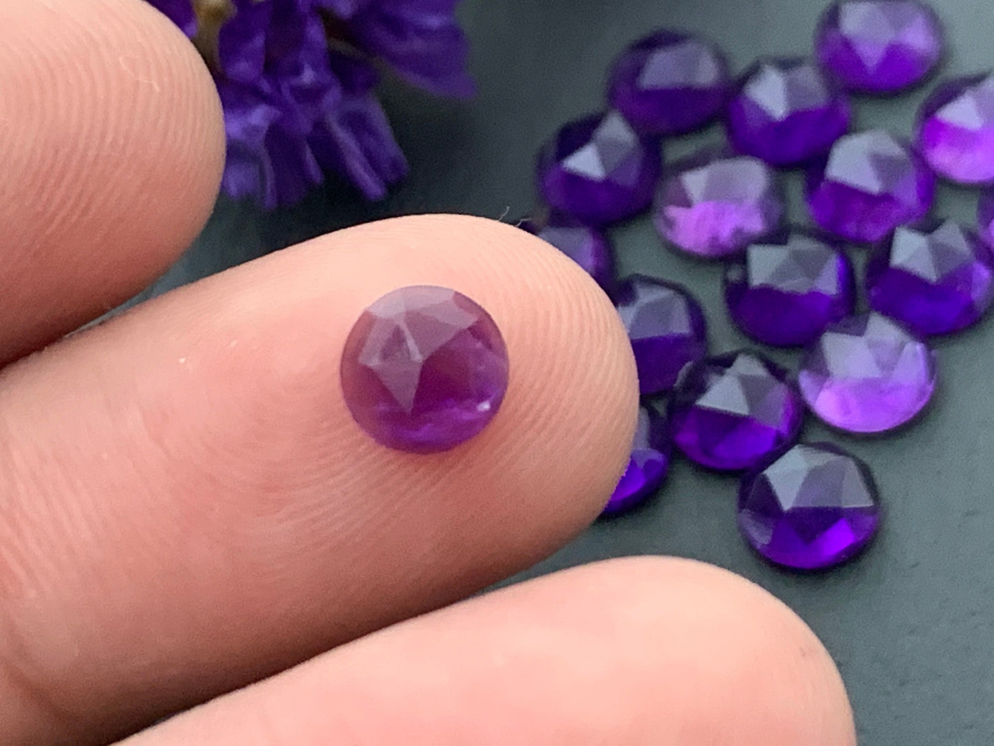 Faceted Amethyst round 6mm cabochon - Calibrated cabochons