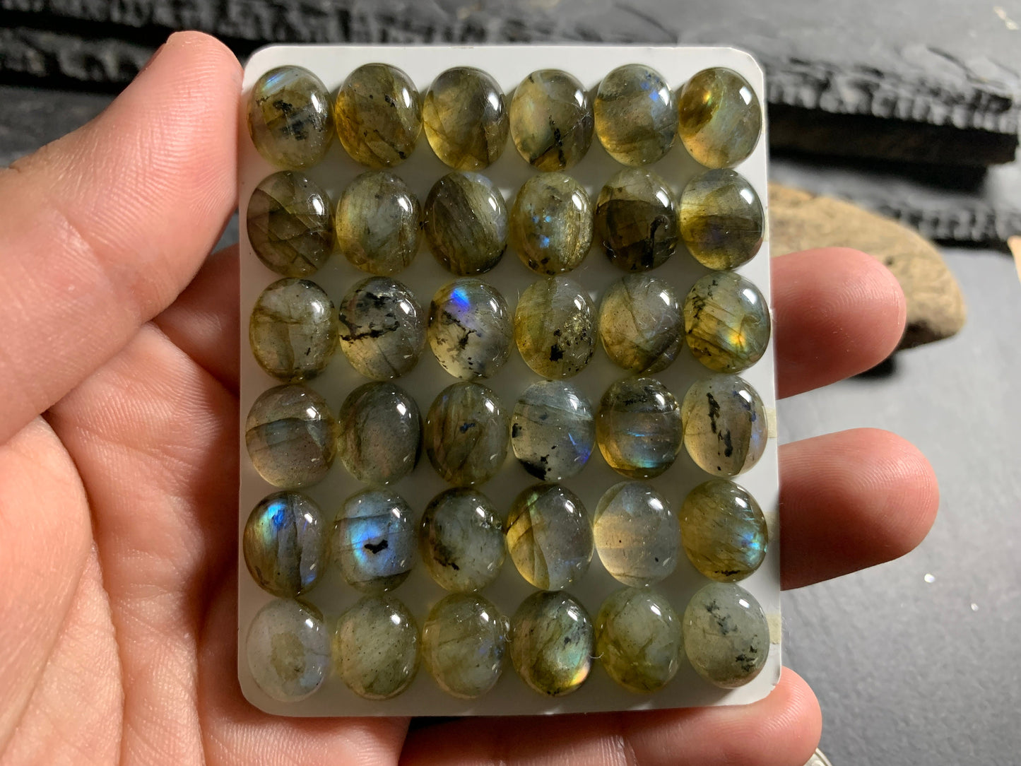 Labradorite oval 9x11mm cabochon - Calibrated Labradorite