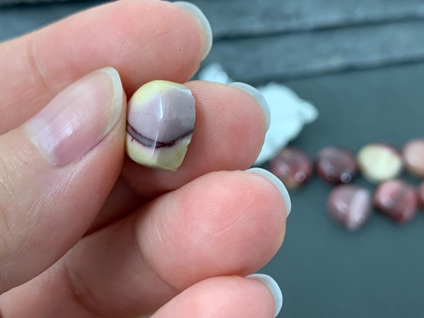 Mookaite Jasper pear 12mm cabochon
