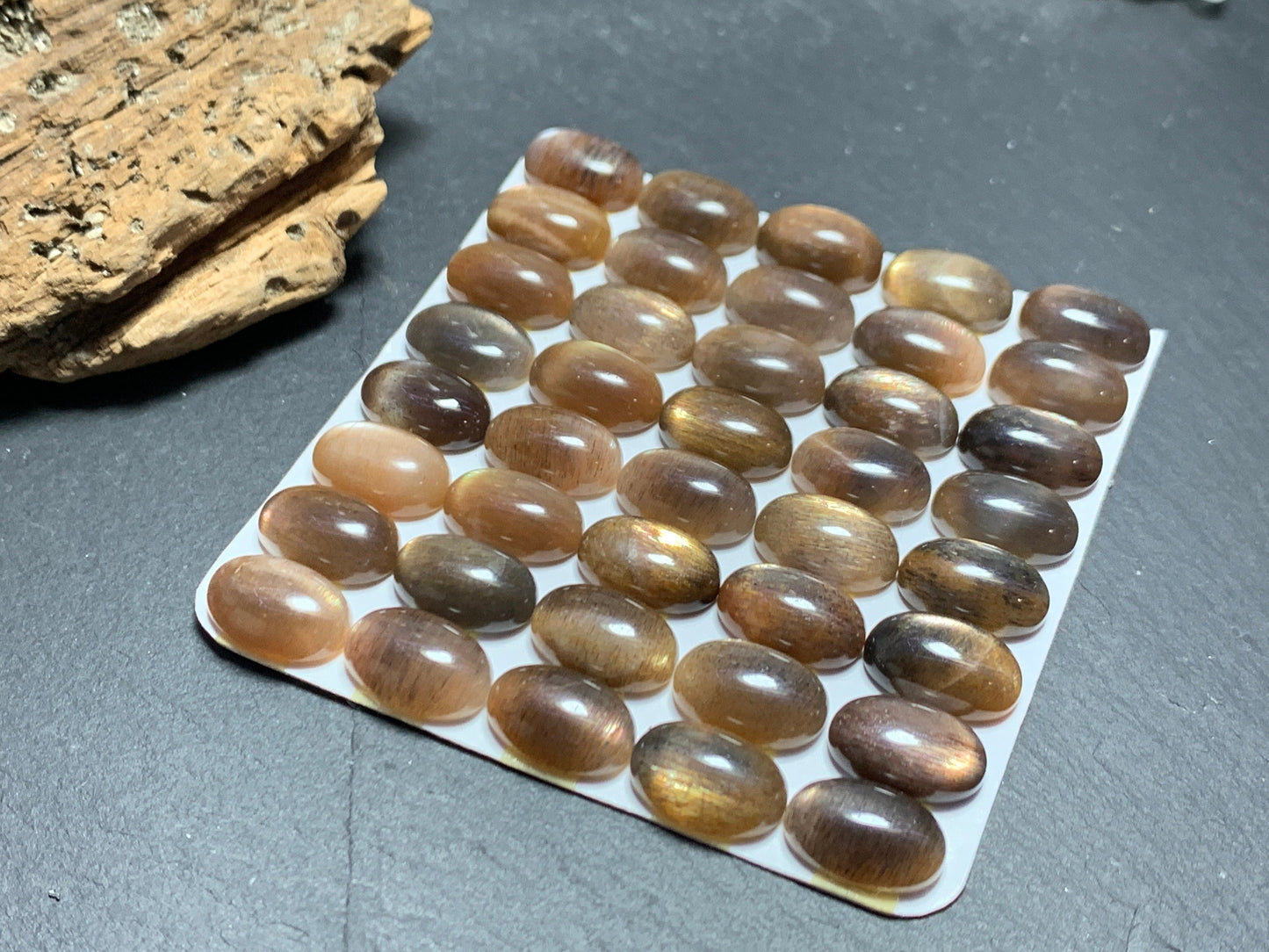 Gold Sand Sunstone oval 8x12mm cabochon - Calibrated cabochons